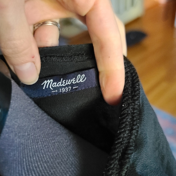 LAST CHANCE 100% SILK TOP W/CUTOUTS - Picture 3 of 3